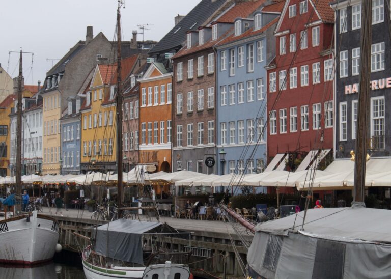 De typische gekleurde huisjes in Kopenhagen
